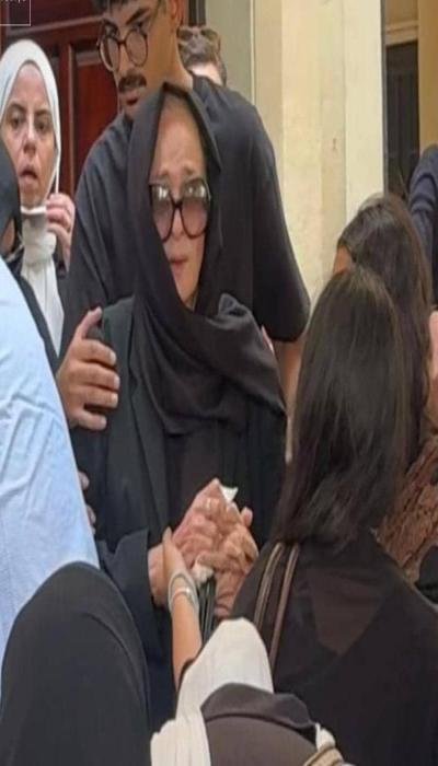 تساؤلات على مواقع التوصل الاجتماعي.. ما سبب غياب الفنانة "نجلاء فتحي" عن عزاء ابنتها الوحيدة "ياسمين"؟!