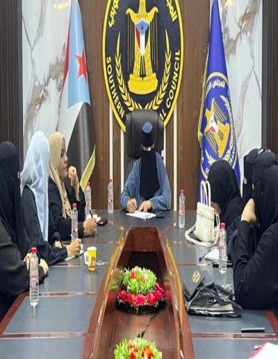 المرأة والطفل بانتقالي العاصمة عدن تناقش أنشطة وبرنامج عمل الأقسام في قيادة المديريات