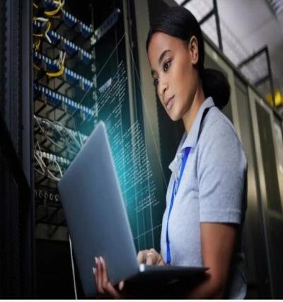 المرأة وقيادة المستقبل الرقمي..!