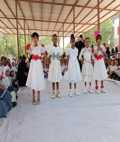 طالبات مدرسة الميثاق للبنات  بأبين تحتفل بالذكرى 62 لثورة 14أكتوبر المجيدة