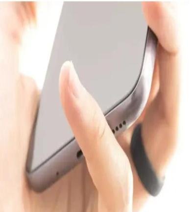 "البنصر".. كيف تغير الهواتف الذكية شكل أيدينا؟