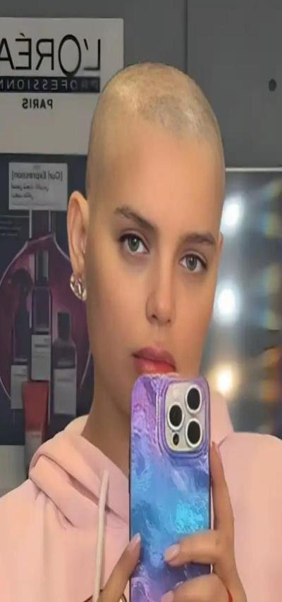 ظهرت حليقة الرأس..  هبة السيسي تثير تعاطفاً واسعاً في الشارع المصري