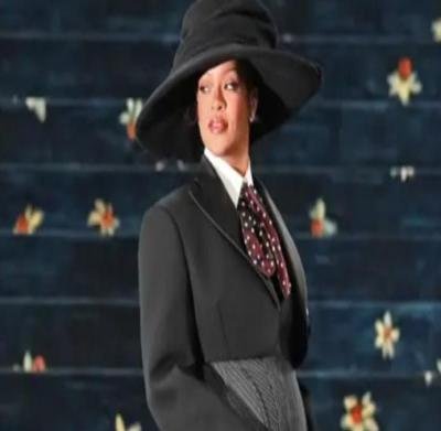 منها المؤبد.. احكام تهدد امرأة هاجمت منزل المغنية العالمية ريهانا