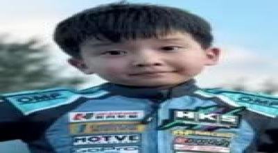 قبل بلغوه سن الثالثة..  طفل صيني يقود سيارات سباق