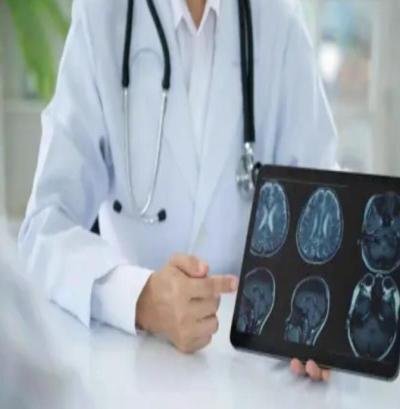 لا تتعلق بالذاكرة..  “فقدان الثقة والانطواء”  أبرز علامات الخرف