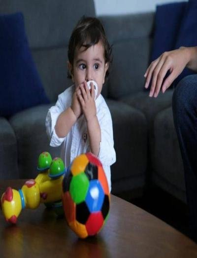 مواد كيميائية دائمة في أواني الطهي والسجاد.. هل تؤثر على نمو عظام الأطفال؟