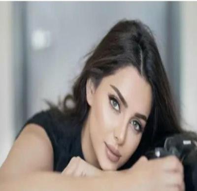 هي الأجمل في إيران.. "فتاة أصفهان" تدعم ترامب وتعارض نظام الملالي