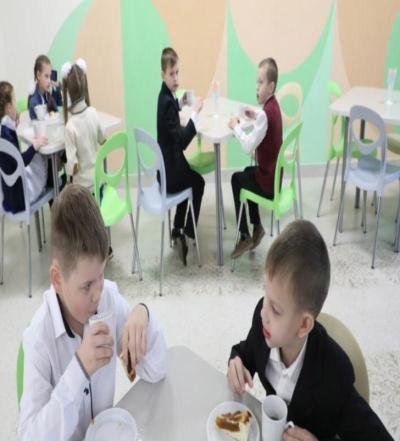 حددت أنواع الطعام للطلبة.. بريطانيا تحارب السمنة في المدارس