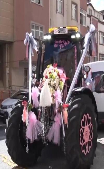 قروي يزف عروسه على جرار وردي في إسطنبول