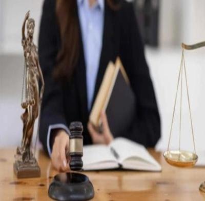 إحالتها للمحاكمة.. نقابة المحامين المصريين توقف المحامية لؤة خلف للمحكمة.